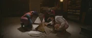 Was verbirgt sich im Pyramidion? Will, Henry und Safiya machen sich auf Spurensuche.