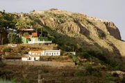 Die begrünten Hügel verleihen dem Inland von La Gomera ein geheimnisvolles Flair.