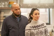 Trey Taylor (Donald Faison, l.); Julia Mariano (Abigail Spencer, r.)