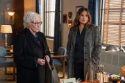 Lorraine Maxwell (l. Betty Buckley) und Olivia Benson (r. Mariska Hargitay)    +++
