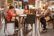 (v.l.n.r.) Jimmy jr. (Finn Sweeney); Julia Mariano (Abigail Spencer); Trey Taylor (Donald Faison)