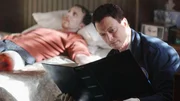 Hat sich Frank Hertzberg (Laurence N. Kaldor), der an Apotemnophilie litt, selbst verstümmelt und dadurch getötet? Detective Mac Taylor (Gary Sinise, re.) entdeckt interessante Unterlagen.