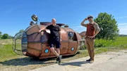Immer voller lustiger Ideen: Holger Bengs und Ingbert Völker haben ein U-Boot mit Pedalantrieb gebaut. Schiffsname: Kenterprise.