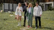 V. li .n. re.: Jäcki (Luise von Finckh), Böcki (Gustav Schmidt), Simone (Anna-Lena Klenke) und Lukas (Felix Kreutzer) inszenieren eine Fake-Hochzeit