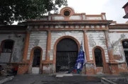 Anfang der 1920er Jahre, unmittelbar nach der mexikanischen Revolution, wird Veracruz von der Beulenpest heimgesucht. Die Epidemie trifft vor allem die Armenviertel zum Beispiel das Viertel La Huaca.
