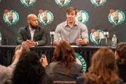 Trey Taylor (Donald Faison, l.); Yuri Kobilska (Dmitrious Bistrevsky, r.)