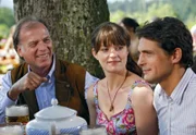 ARD UTTA DANELLA - DER VERLOBTE MEINER BESTEN FREUNDIN, Deutschland 2009, Regie Peter Weissflog, am Freitag (03.04.09) um 20:15 Uhr und am Dienstag (07.04.09) um 10:30 Uhr im Ersten. Anton (Wolfgang Fierek, li.) findet Gefallen an Tom (Robert Seeliger), dem Verlobten seiner Tochter Elena (Ina Paule Klink).