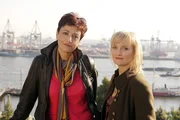 Despina Panajou (li.) und Eva Herzig als Sabrina Nikolaidou und Caroline Behrens