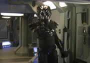 Plötzlich taucht ein Supersoldat auf der Prometheus auf...