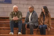 (v.l.n.r.) Jim Kearney (Jon Cryer); Trey Taylor (Donald Faison); Julia Mariano (Abigail Spencer)