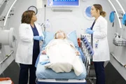 (v.l.n.r.) Dr. Miranda Bailey (Chandra Wilson); Carly (Rachel Bay Jones); Dr. Jo Karev (Camilla Luddington)