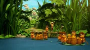 Ob das gut geht? Gregor Grille ist sich nicht sicher, ob es richtig war auf Wendy, die fiese Wespe, zu hören und die Sammelbienen mit ihrer Pollen-Ladung über den Teich zu schicken.