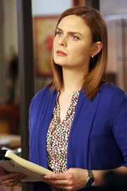 Brennan (Emily Deschanel) zweifelt daran, dass die Hellseherin Avalon ihnen bei der Aufklärung des Mordes helfen kann.
