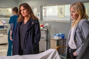 Olivia Benson (l. Mariska Hargitay) und Amanda Rollins (r. Kelli Giddish)