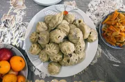 Buuz heißen diese mongolische Teigtaschen, die bei Groß und Klein beliebt sind.