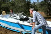 Axl (Charlie McDermott, l.); Mike (Neil Flynn, r.)