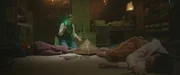 Es droht Gefahr vom Pyramidion - Theo (Eloise Little) sucht den Gegenzauber.