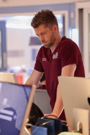 Dr. Mitch Ripley (Luke Mitchell)