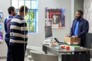(v.li.): Deon Cole (Charlie Telphy), Jeff Meacham (Josh), Anthony Anderson (Andre ‚Dre‘ Johnson).