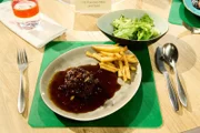 Leibgericht von Angélique Leunissen : "Boulet à la liégeoise": Hackbällchen nach Lütticher Art mit Pommes frites und Salat