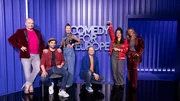 Julia G&aacute;mez Martin zusammen mit Okan Seese, Nektarios Vlachopoulos, Patrizia Moresco, Patrick Nederkoorn und Valerie Niehaus im Studio bei "Comedy for Europe"