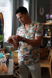 Thomas Magnum (Jay Hernandez)