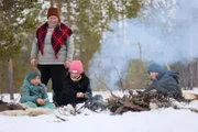 Zu Tisch Røros – Norwegen Mutter und Töchter Danielsen backen Pjalt