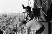 Jimi Hendrix spielt sein letztes Open-Air Konzert 1970 auf Fehmarn. Ein Moment für die Ewigkeit: Festgehalten von Fotografin Frauke Bergemann.