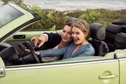 Paula (Henriette Richter-Röhl, l.) und Emily (Nadja Bobyleva, r.) sind beste Freundinnen seit der Highschool.
