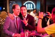 Jerry Bernstein (David Schwimmer, 2.v.l.)