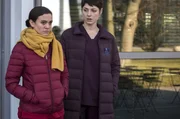 Rebecca (Milena Straube, l.); Theresa (Katharina Nesytowa, r.)