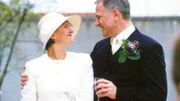 Jutta (Claudia Loerding) und ihr frisch angetrauter Ehemann Jörg (Armin Dallapiccola) sind überglücklich.