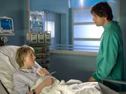 Annette Knopp (Winnie Böwe) hat ihre Zustimmung gegeben und wird die Nierenspende ihres Mannes Olaf (Kai Schumann) annehmen. Dr. Kaminski hat den beiden sogar in Aussicht gestellt, doch noch gemeinsame Kinder zu bekommen.
