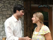 ARD STURM DER LIEBE FOLGE 1380, am Donnerstag um 15:10 Uhr im ERSTEN. Moritz (Moritz Tittel, l.) und Theresa (Ines Lutz, r.) begegnen sich zum ersten mal und sind auf Anhieb fasziniert voneinander.