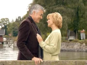Nach vielen Jahren trifft Antonia (Uschi Glas) ihre Jugendliebe, den Star-Dirigenten Friedrich Theisenbeck (Michael Greiling), wieder.