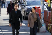 Remy Scott (Dylan McDermott, l.); Hana Gibson (Keisha Castle-Hughes, r.)
