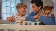 Auch wenn die Umstände nicht erfreulich sind, Nelly (Maxi Warwel) und Leo (Florian Odendahl) freuen sich auf die neue Herausforderung.