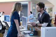 Atlanta Medical Staffel 2 Folge 1 Flirt am Arbeitsplatz: Emily VanCamp als Nicolette Nevin,  Matt Czuchry als Conrad Hawkins  Copyright: SRF/Twentieth Century Fox Film Corporation