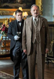 (v.li.): George (David Yelland), Sir Roderick Horsfield (Peter Bowles)
