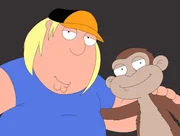 Chris (l.) hat in dem Affen (r.) aus seinem Schrank einen guten Freund gefunden ...