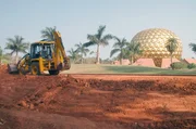 Die große goldene Kugel, das Matrimandir, ist das geistige Zentrum von Auroville und soll bald von einem großen See umringt werden.