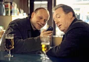 Hauptkommissar Ehrlicher (Peter Sodann, re.), Hauptkommissar Kain (Bernd Michael Lade, li.)