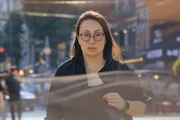 NZZ Format Umstrittene Auslandsadoptionen - Ein düsteres Kapitel in der Schweiz und Südkorea Bekks, Hauptprotagonistin des Films