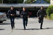 Station 19, Staffel 5, Folge 17, Carlos Miranda als Theo Ruiz, Barrett Doss als Victoria Hughes, Ritesh Rajan als Clarke Wright