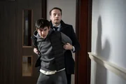 Harper (Andrew Gower) verhaftet den flüchtigen Mark Reid (Michael McCloskey-Ooi), den Stiefsohn des Opfers.