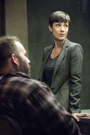 Hat Dominic Cole (Robert Walker-Branchaud, l.) etwas mit dem Fall zu tun, indem das Team gerade ermittelt? Brody (Zoe McLellan, r.) versucht es herauszufinden ...