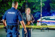 Waltraud Gersthofer (Isa Hochgerner), die sonst anderen zur Hilfe kommt, konnte sich selbst nicht mehr retten. Die Leiche versetzt ihre Kollegin Esther Stadler (Michaela Schausberger, M.) in Schreck. Wer könnte einer hilfsbereiten Frau so etwas antun wollen?