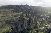 Die Landschaft des Nationalparks Canaima besteht aus riesigen Flächen tropischen Regenwalds, trockeneren Savannen und mächtigen Sandstein-Tafelbergen, den sogenannten Tepuis.