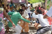 (vorne v.l.n.r.) Baptiste (Yoli Fuller); Mélissa Sainte-Rose (Sonia Rolland); Gaëlle Crivelli (Béatrice de la Boulaye); Aurélien Charlery (Julien Béramis); Philippe Dorian (Valentin Papoudof)