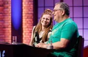 Rateteam-Kapitän Elton (r.) mit Schauspielerin Josefine Preuß (l.).
